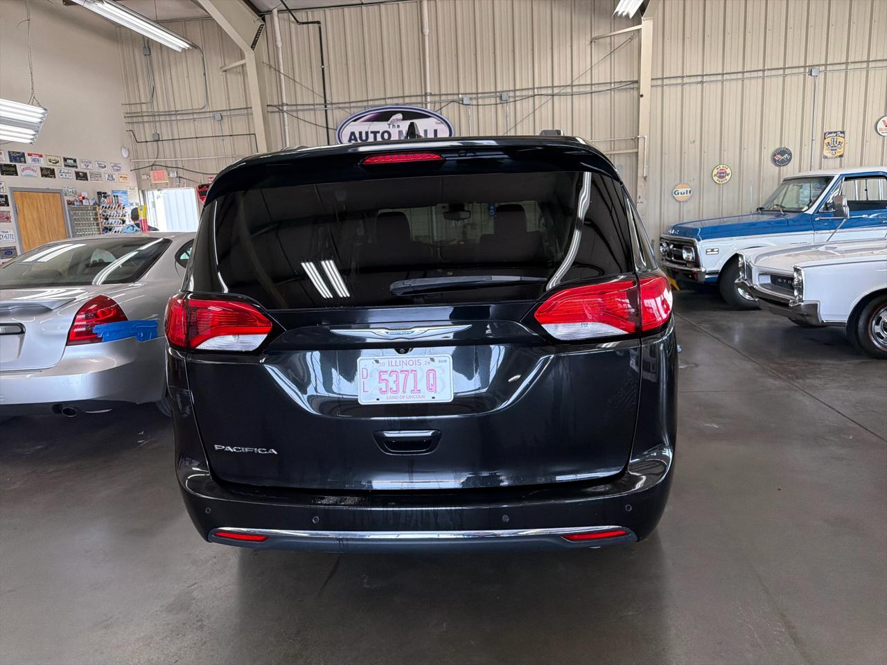 Chrysler Pacifica Touring-L FWD 2017