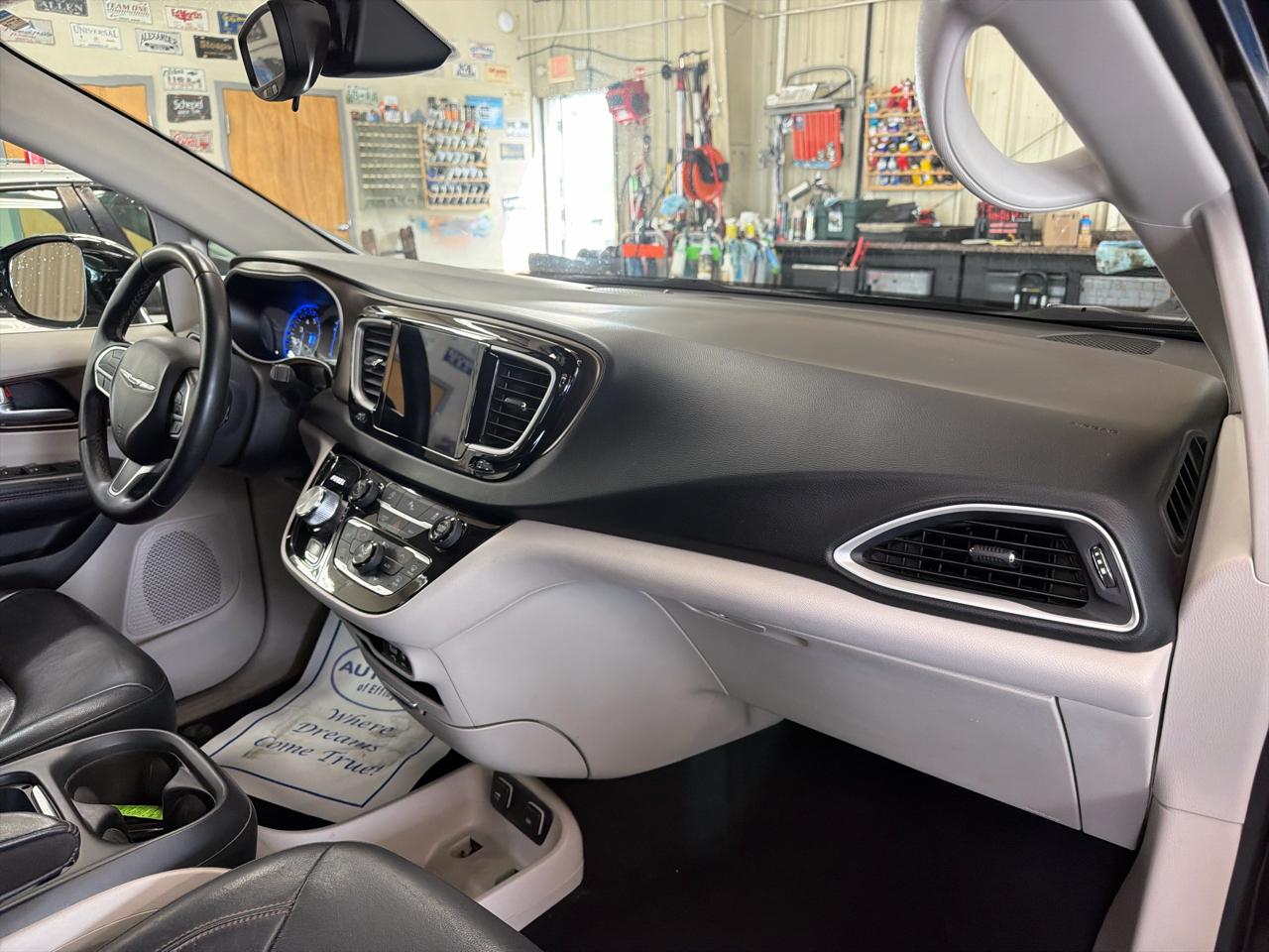 Chrysler Pacifica Touring-L FWD 2017