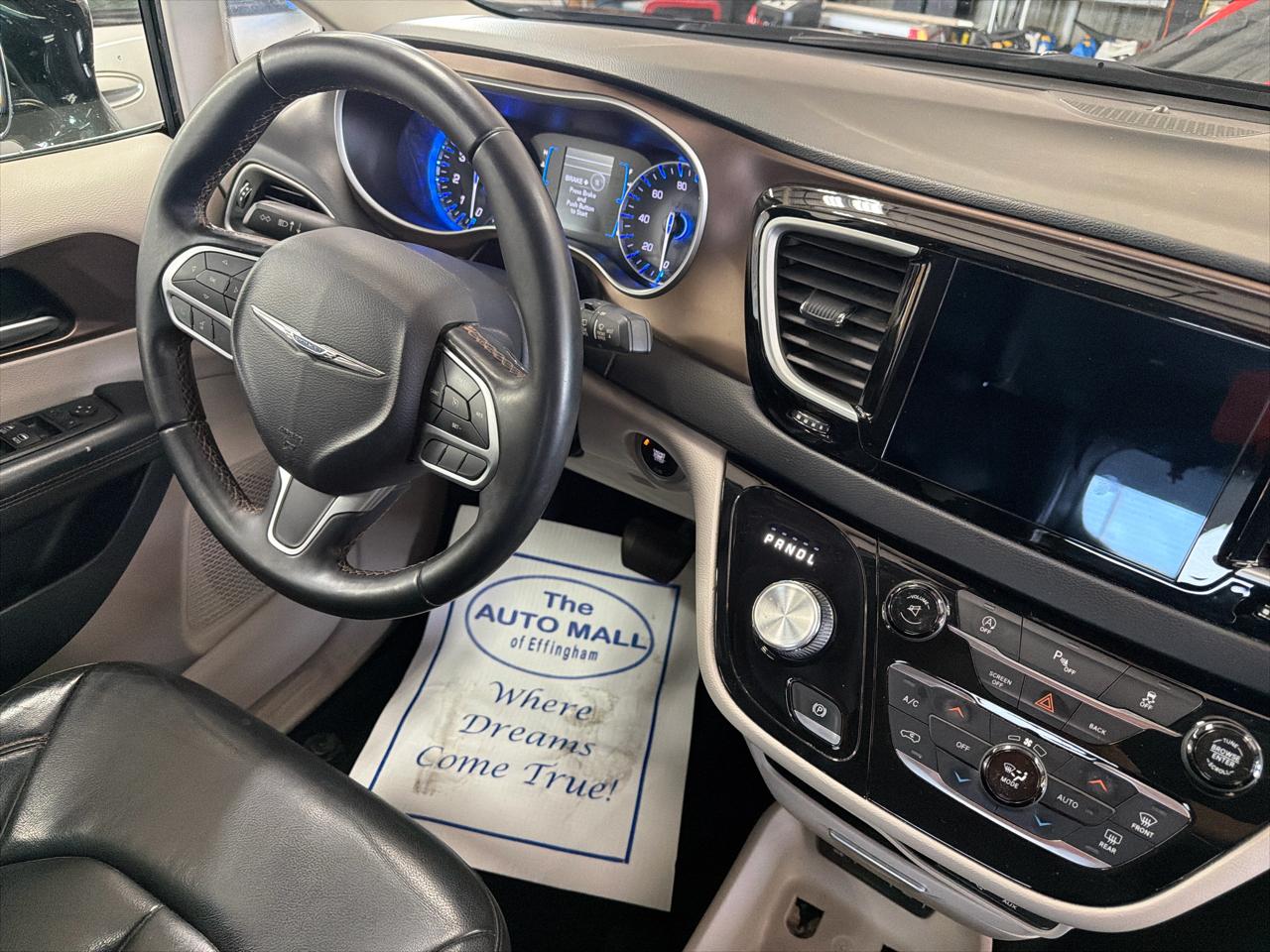 Chrysler Pacifica Touring-L FWD 2017