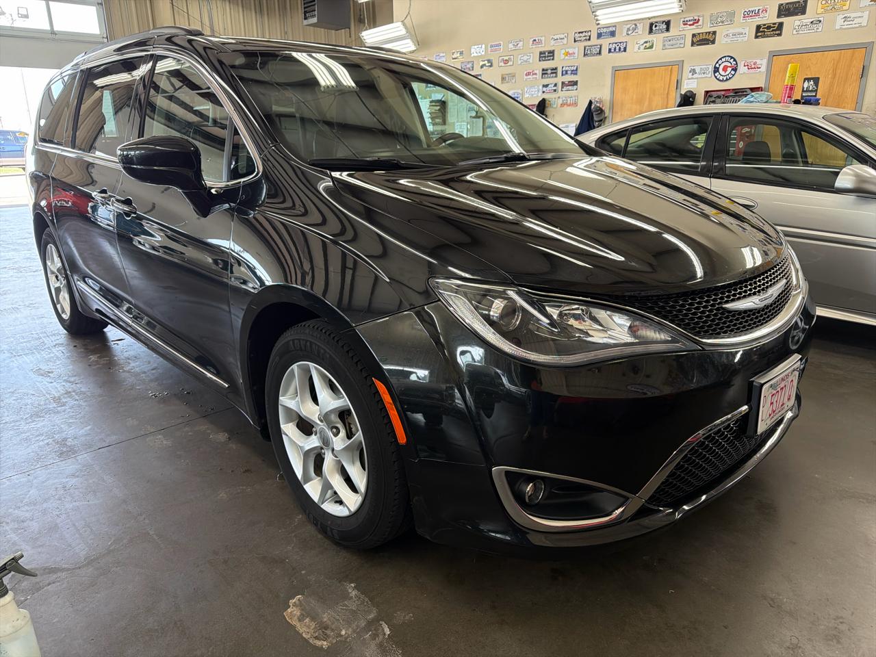 Chrysler Pacifica Touring-L FWD 2017
