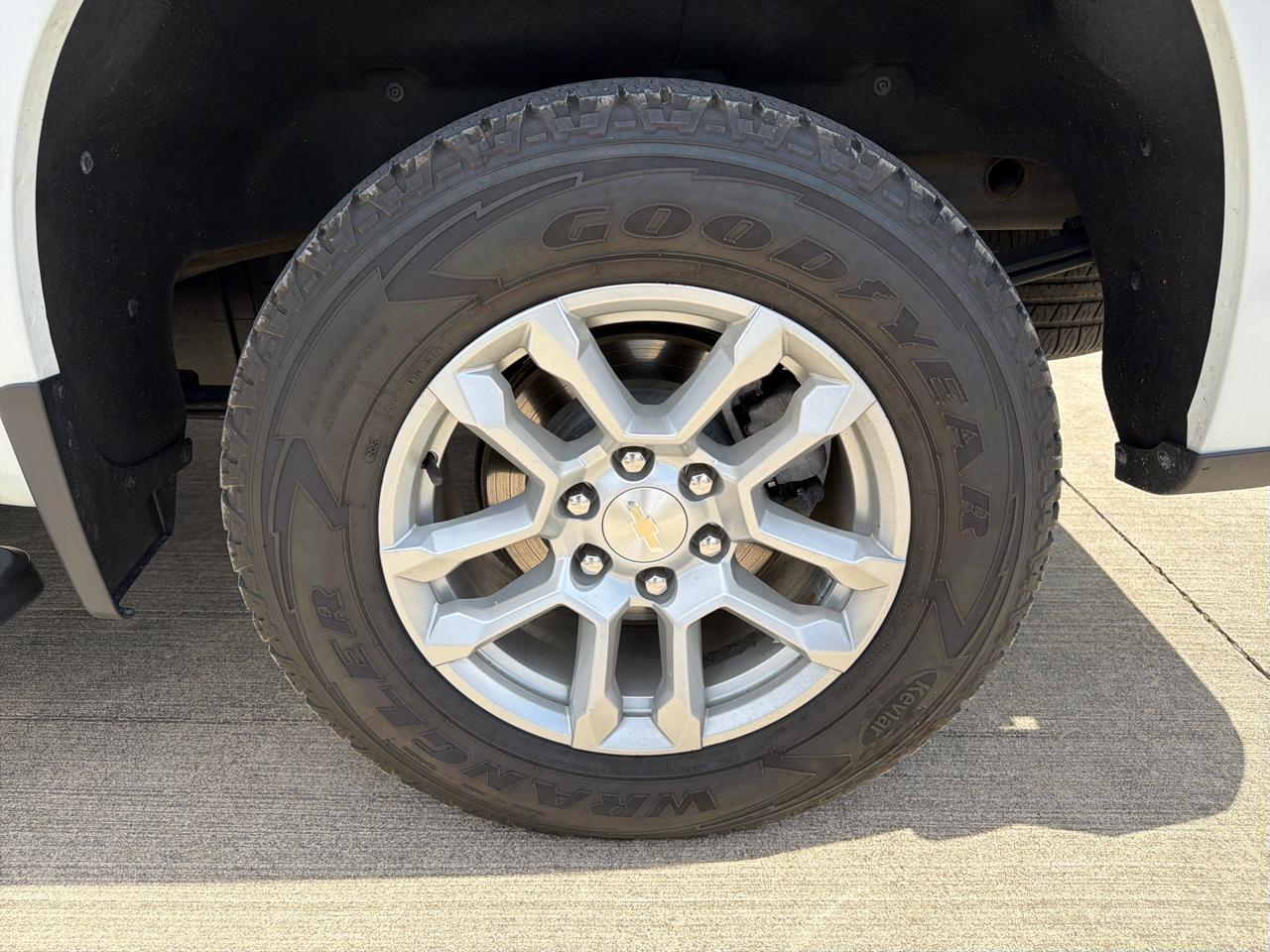 Chevrolet Silverado 1500 4WD Crew Cab 147" LT w/1LT 2023