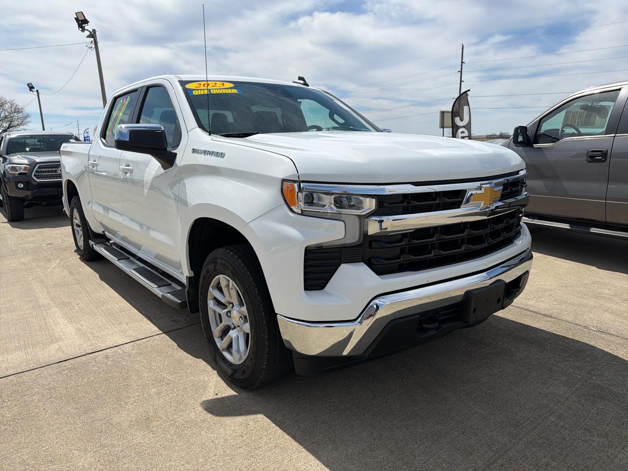 Chevrolet Silverado 1500 4WD Crew Cab 147" LT w/1LT 2023