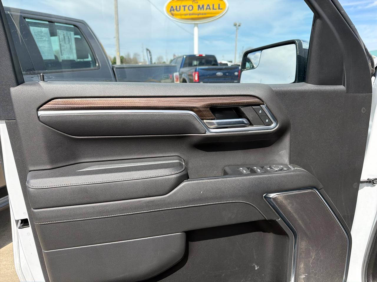 Chevrolet Silverado 1500 4WD Crew Cab 147" LT w/1LT 2023