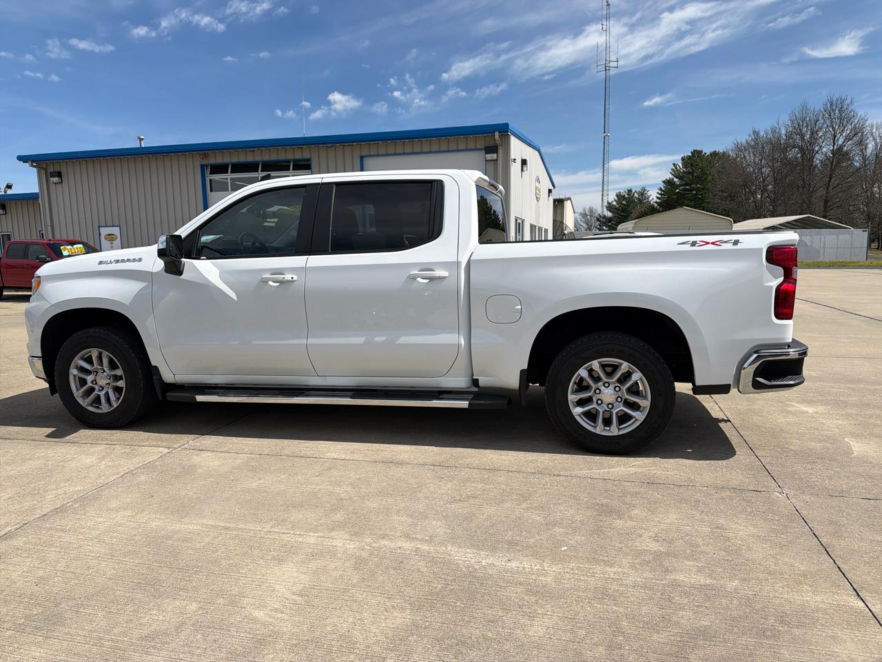 Chevrolet Silverado 1500 4WD Crew Cab 147" LT w/1LT 2023