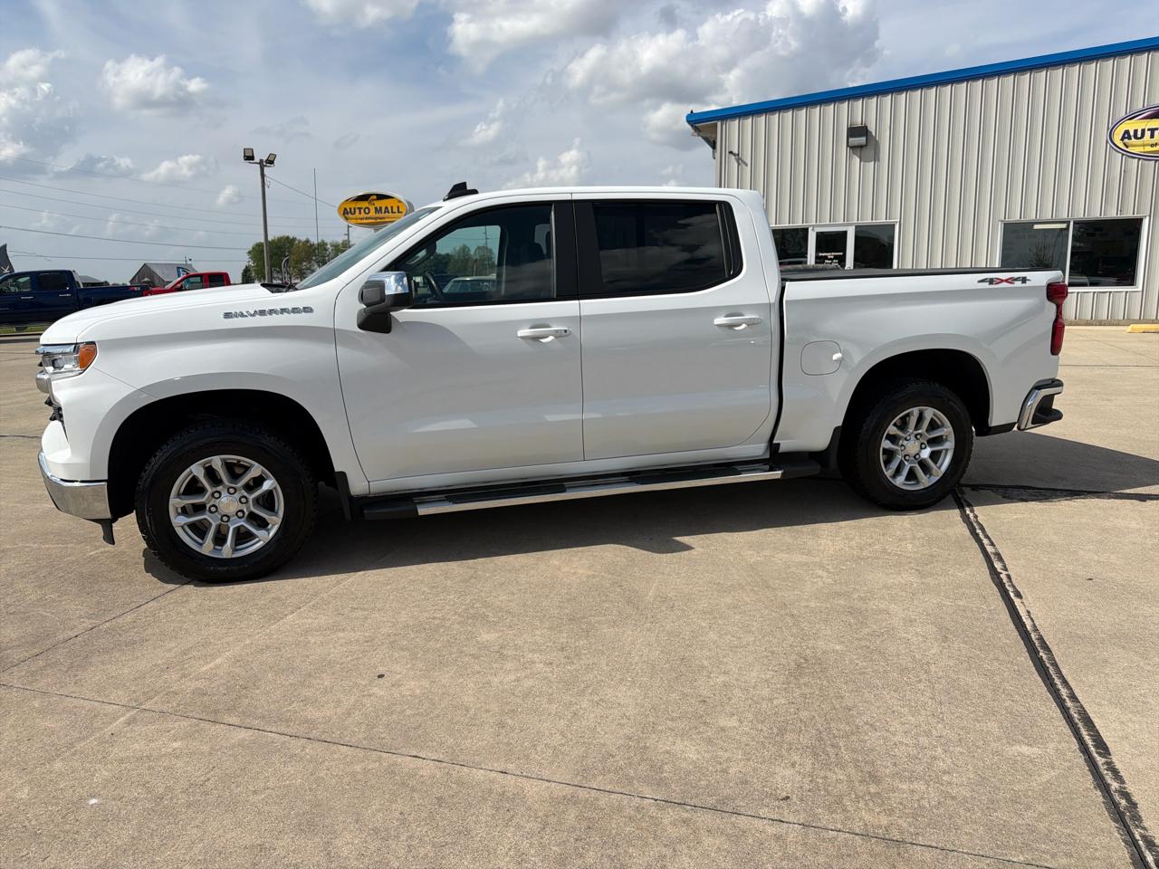 Chevrolet Silverado 1500 4WD Crew Cab 147" LT w/1LT 2023