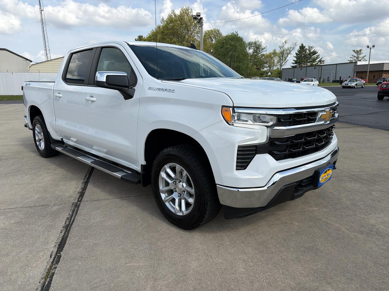 Chevrolet Silverado 1500 4WD Crew Cab 147" LT w/1LT 2023