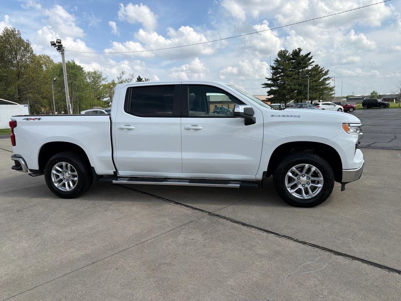 Chevrolet Silverado 1500 4WD Crew Cab 147" LT w/1LT 2023