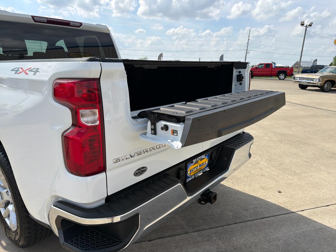 Chevrolet Silverado 1500 4WD Crew Cab 147" LT w/1LT 2023