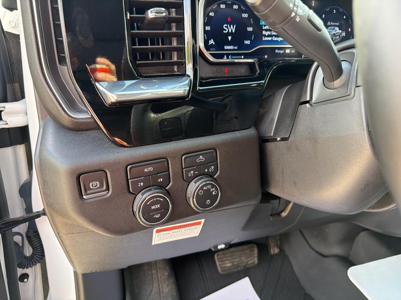 Chevrolet Silverado 1500 4WD Crew Cab 147" LT w/1LT 2023