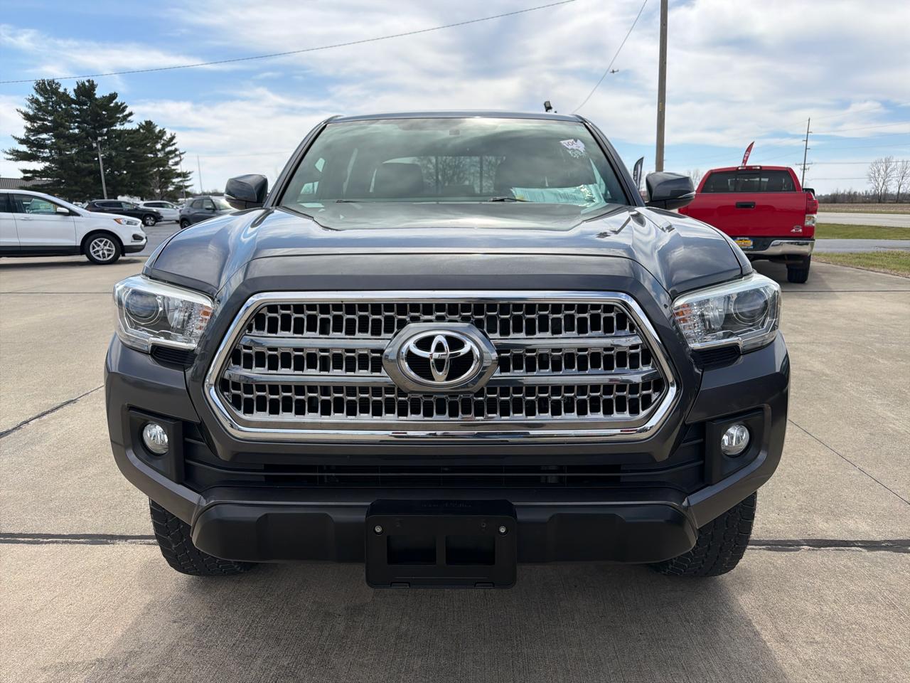 Toyota Tacoma 4WD Double Cab V6 AT TRD Off Road (Natl) 2017