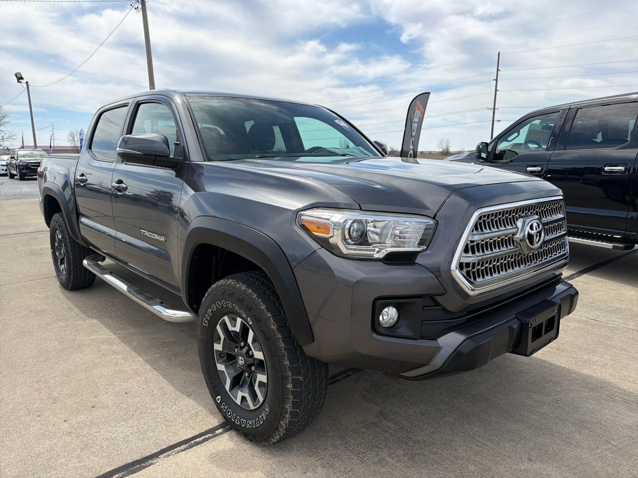 Toyota Tacoma 4WD Double Cab V6 AT TRD Off Road (Natl) 2017