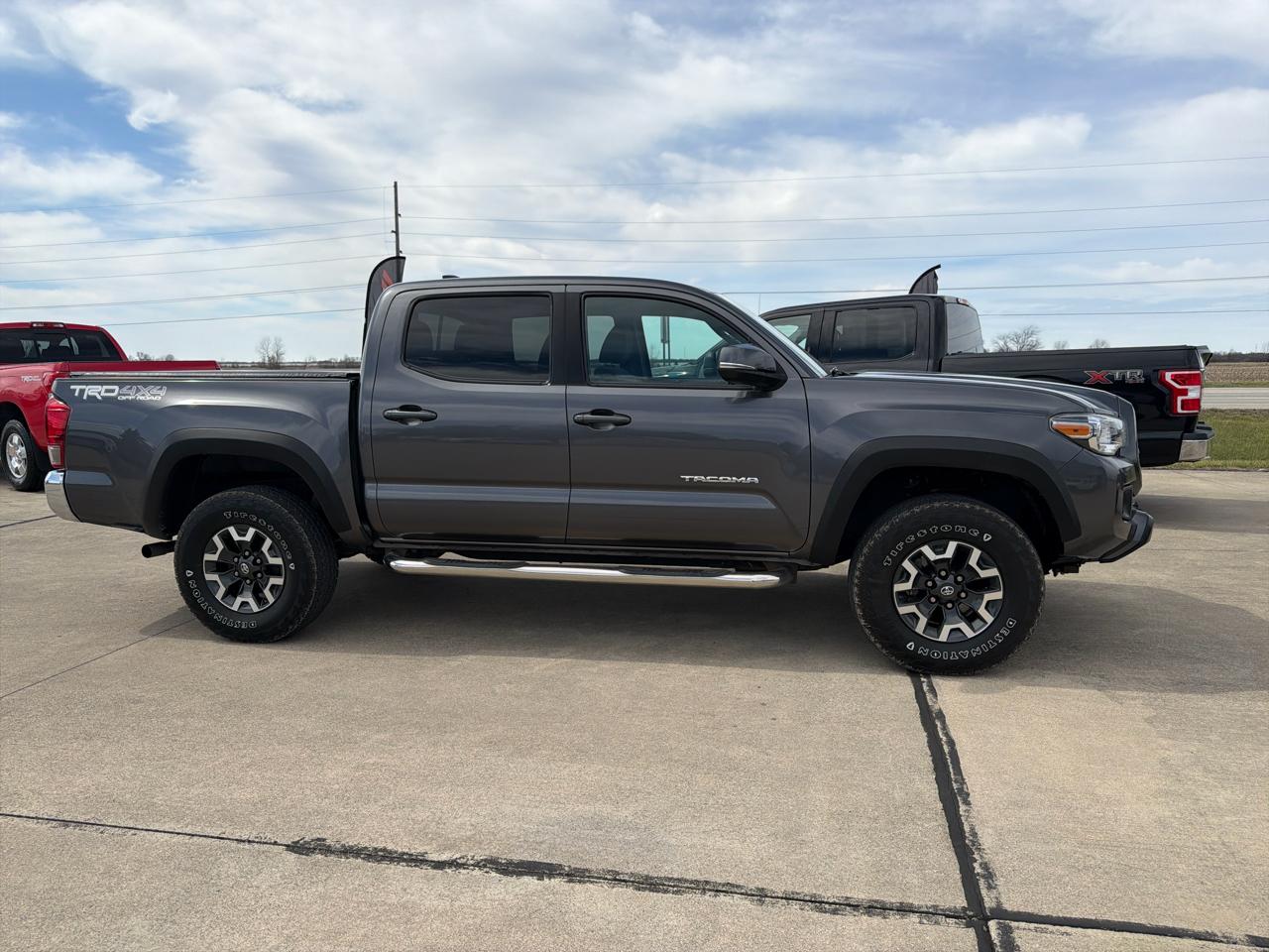 Toyota Tacoma 4WD Double Cab V6 AT TRD Off Road (Natl) 2017