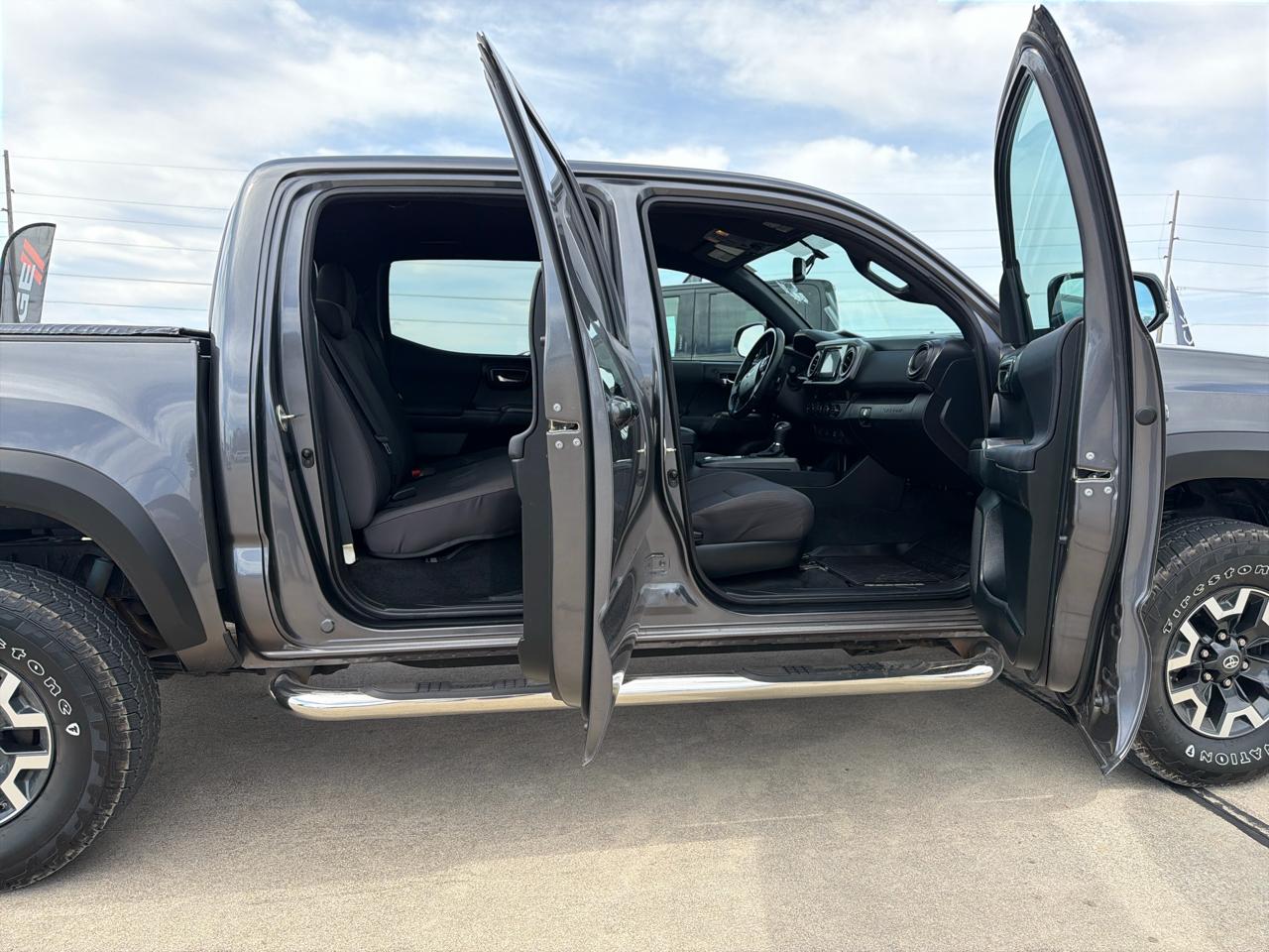 Toyota Tacoma 4WD Double Cab V6 AT TRD Off Road (Natl) 2017