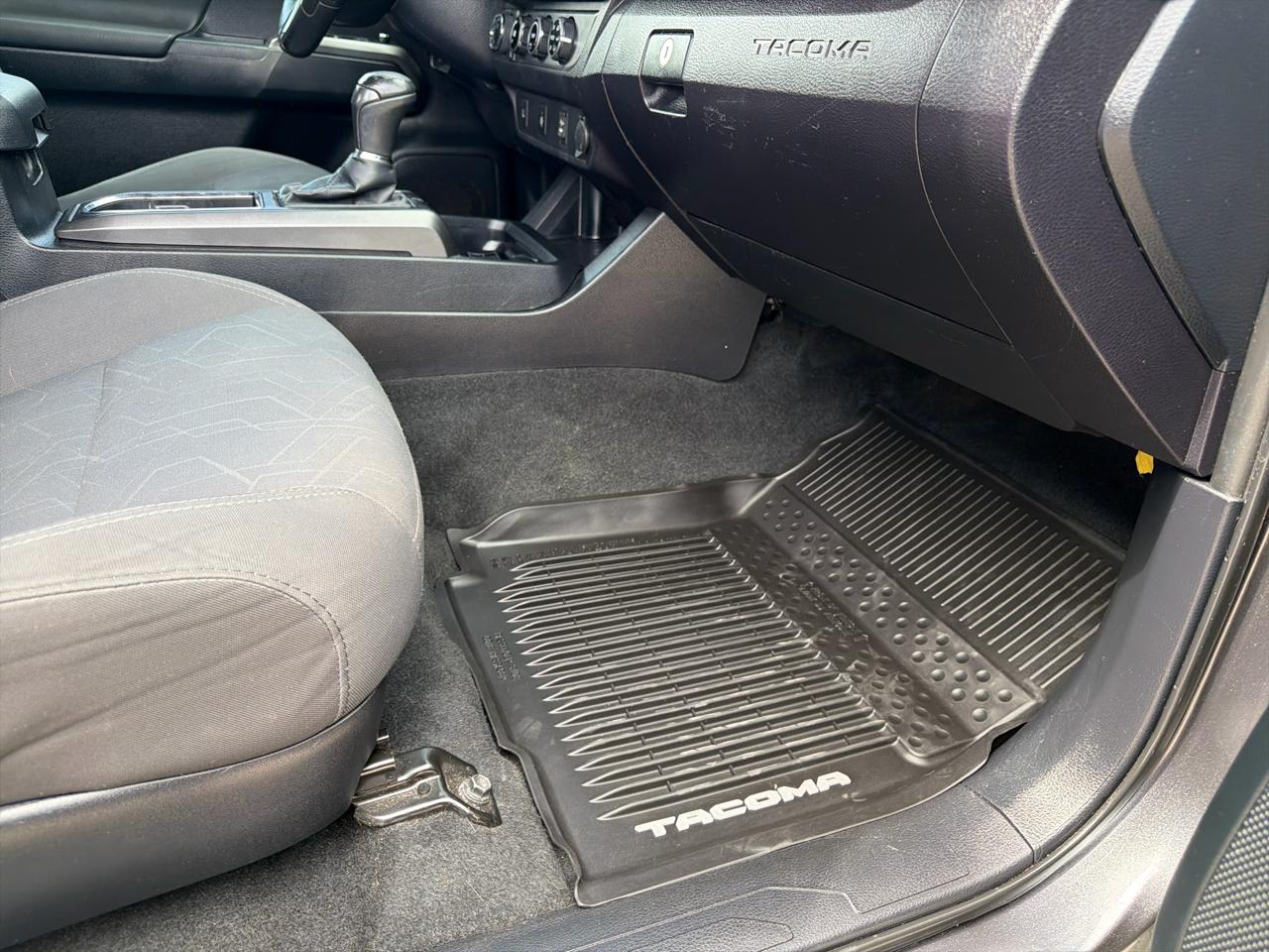 Toyota Tacoma 4WD Double Cab V6 AT TRD Off Road (Natl) 2017