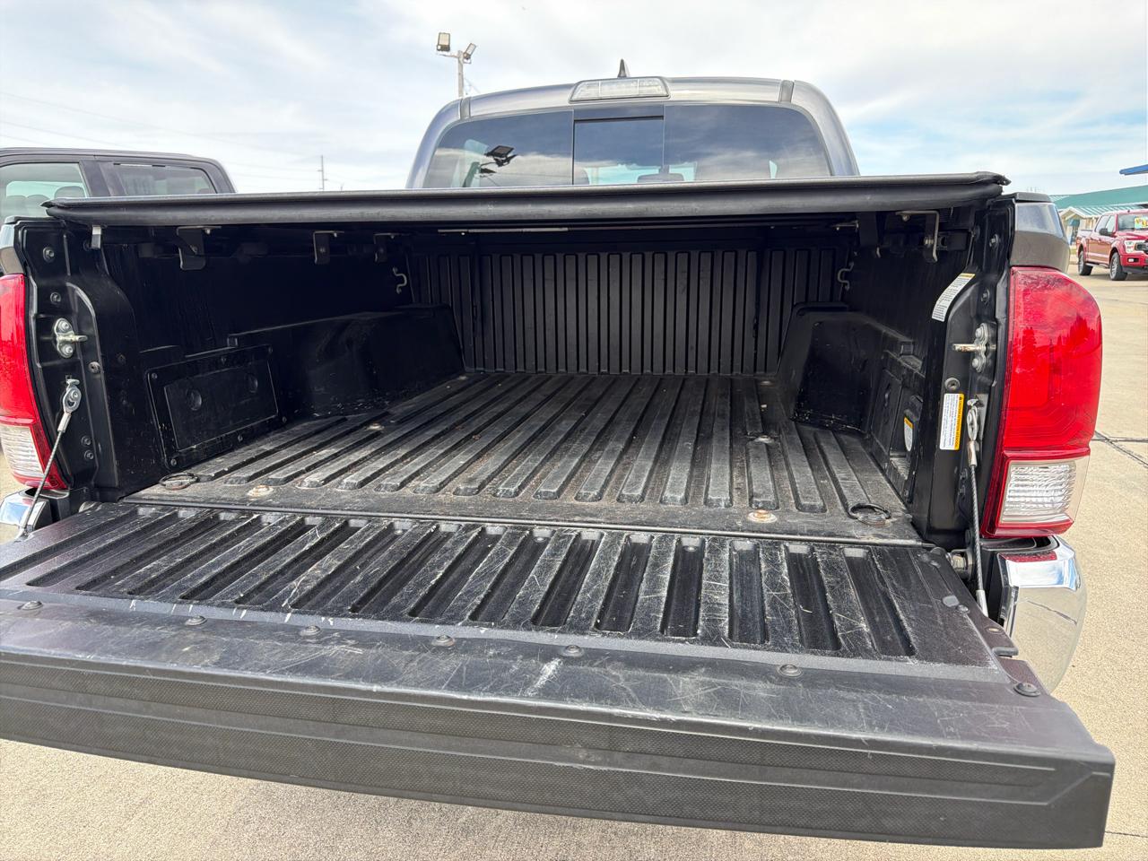 Toyota Tacoma 4WD Double Cab V6 AT TRD Off Road (Natl) 2017