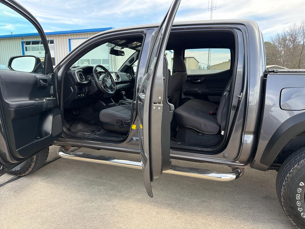 Toyota Tacoma 4WD Double Cab V6 AT TRD Off Road (Natl) 2017