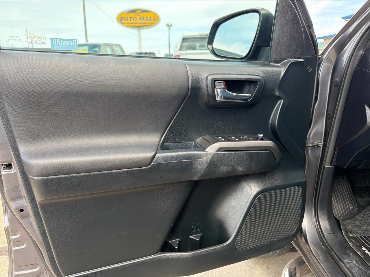 Toyota Tacoma 4WD Double Cab V6 AT TRD Off Road (Natl) 2017