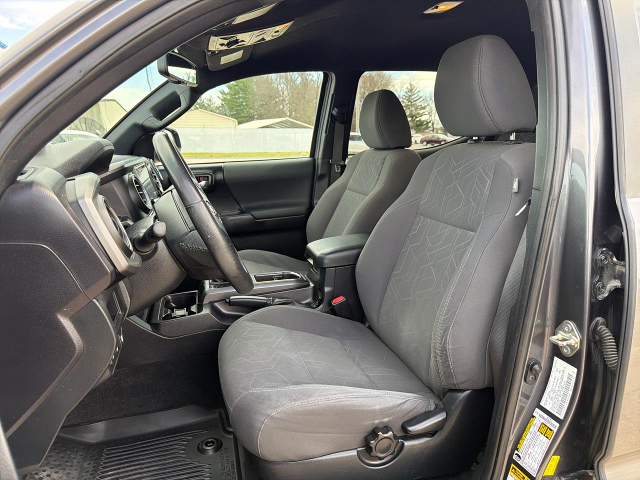 Toyota Tacoma 4WD Double Cab V6 AT TRD Off Road (Natl) 2017