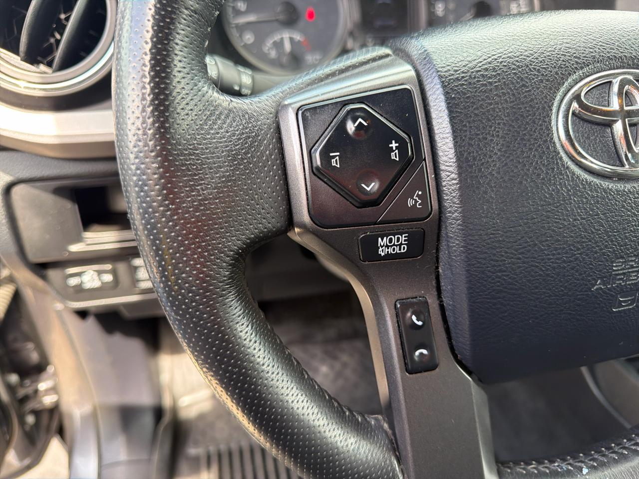 Toyota Tacoma 4WD Double Cab V6 AT TRD Off Road (Natl) 2017