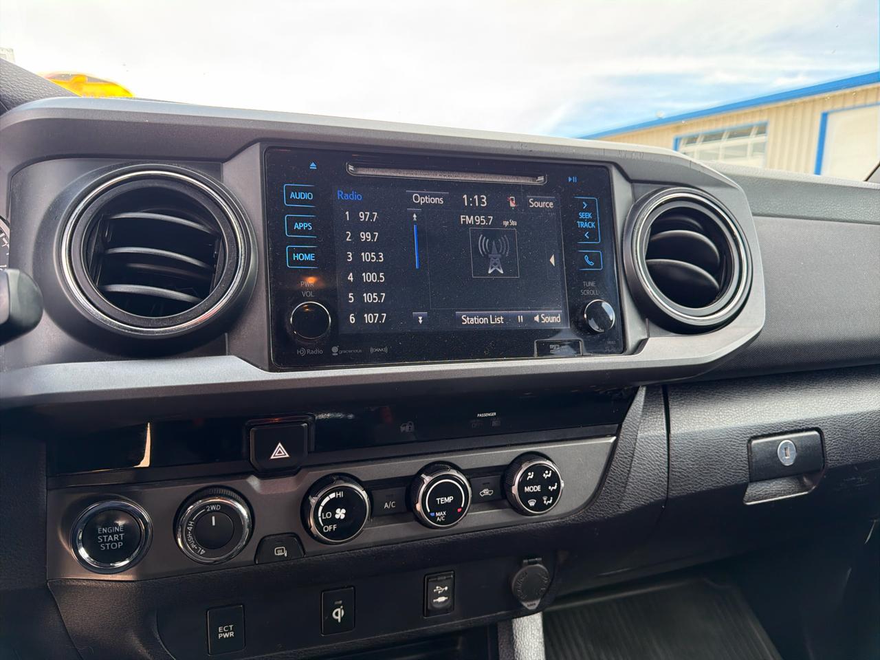 Toyota Tacoma 4WD Double Cab V6 AT TRD Off Road (Natl) 2017