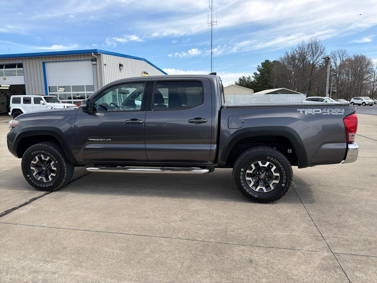 Toyota Tacoma 4WD Double Cab V6 AT TRD Off Road (Natl) 2017