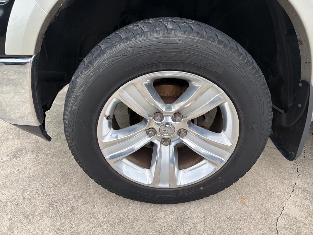 RAM 1500 4WD Crew Cab 140.5" Laramie 2011