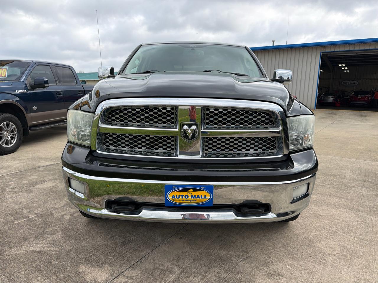 RAM 1500 4WD Crew Cab 140.5" Laramie 2011