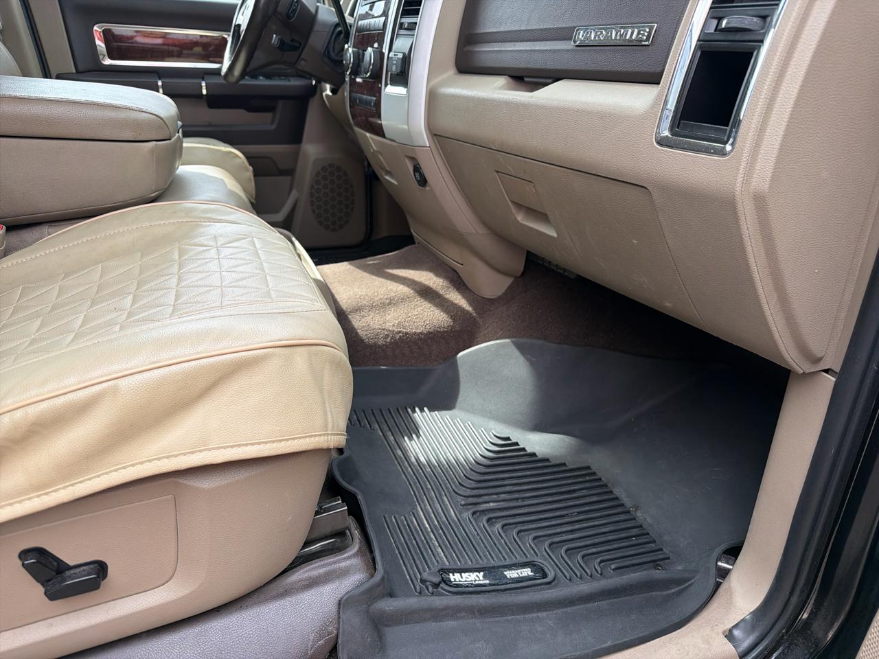 RAM 1500 4WD Crew Cab 140.5" Laramie 2011