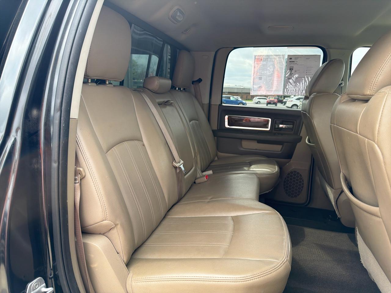 RAM 1500 4WD Crew Cab 140.5" Laramie 2011