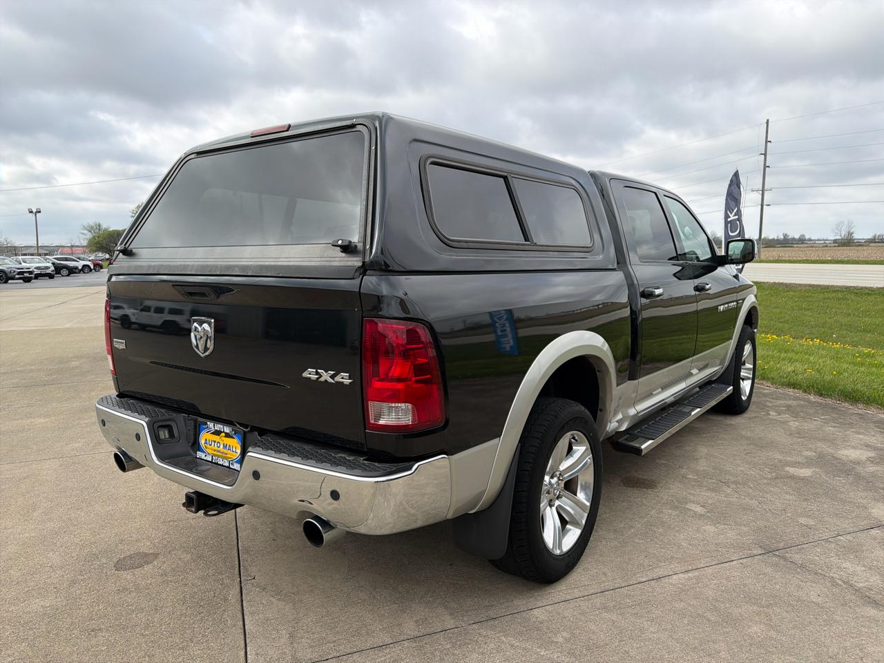RAM 1500 4WD Crew Cab 140.5" Laramie 2011