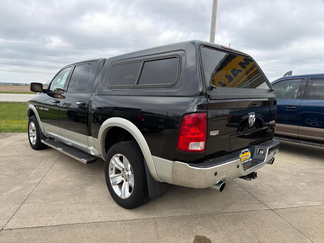 RAM 1500 4WD Crew Cab 140.5" Laramie 2011