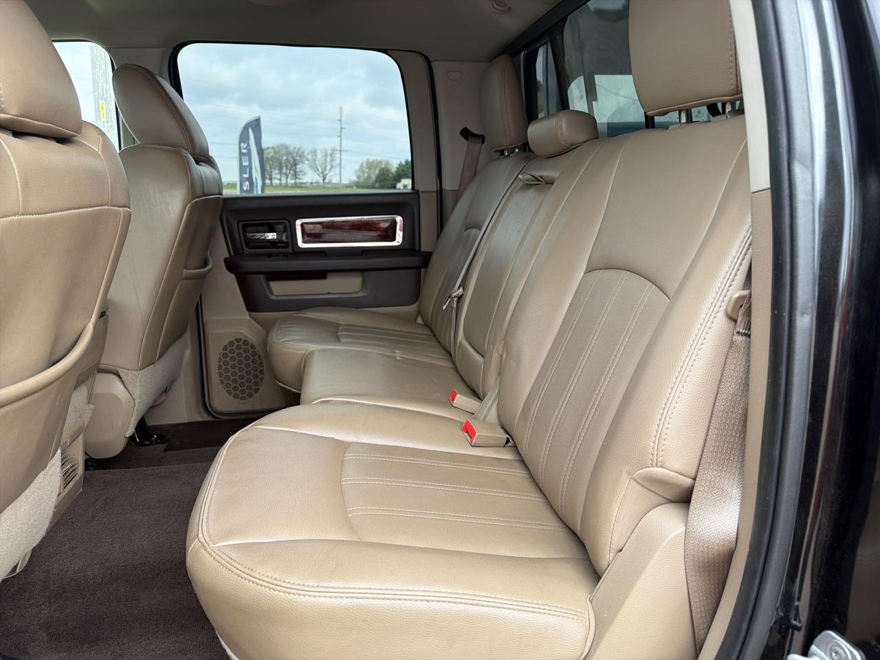 RAM 1500 4WD Crew Cab 140.5" Laramie 2011