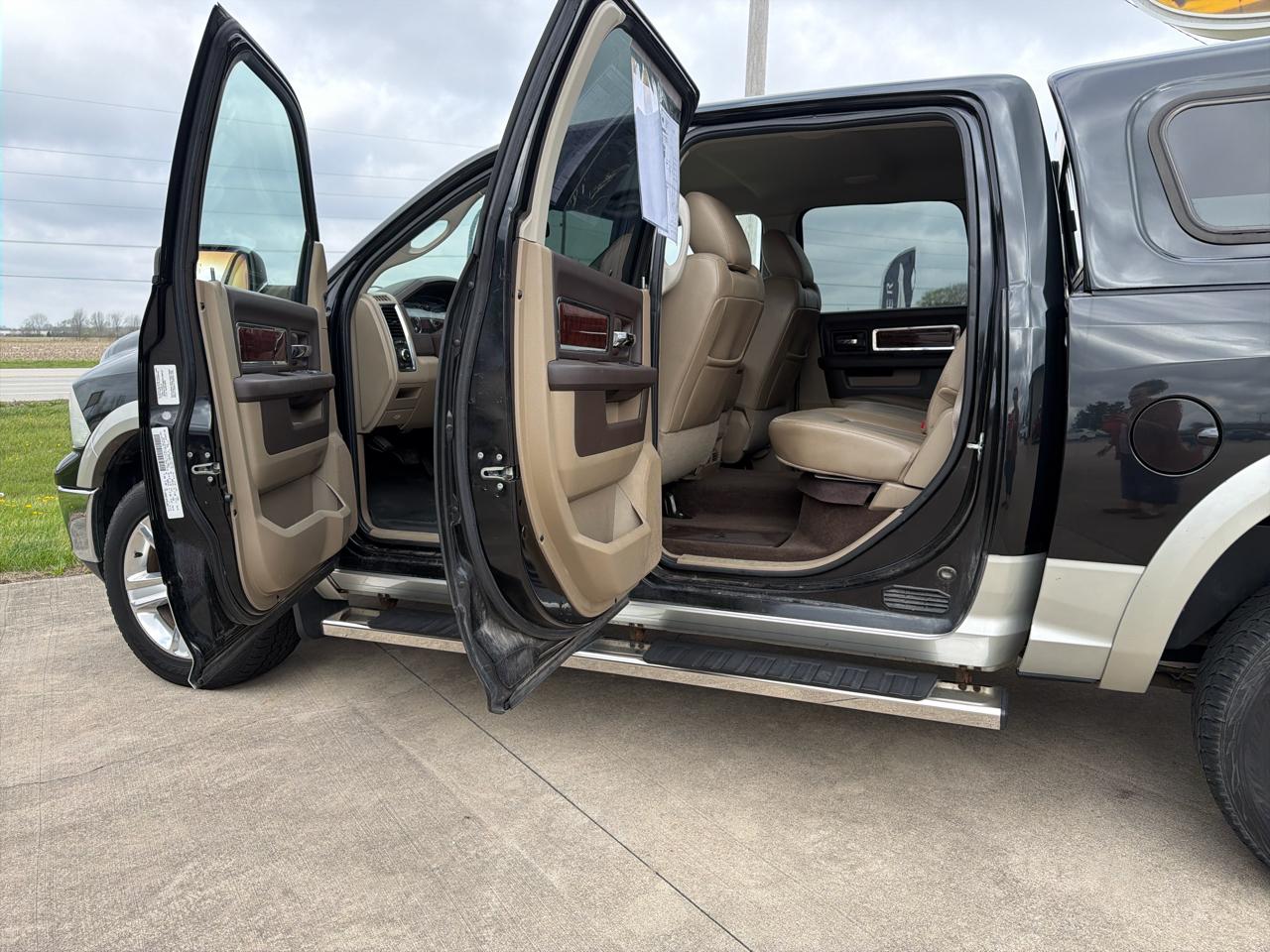 RAM 1500 4WD Crew Cab 140.5" Laramie 2011