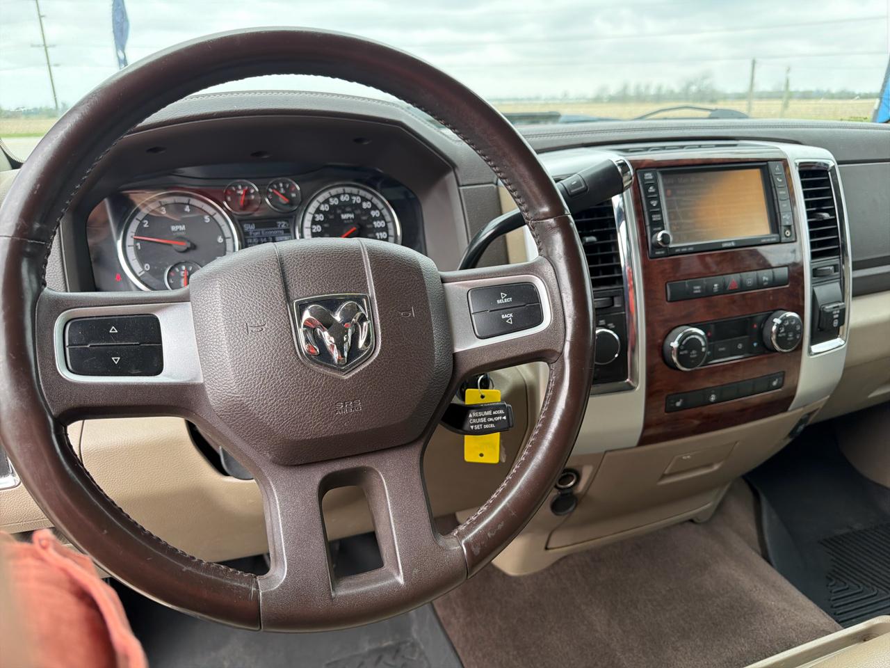 RAM 1500 4WD Crew Cab 140.5" Laramie 2011