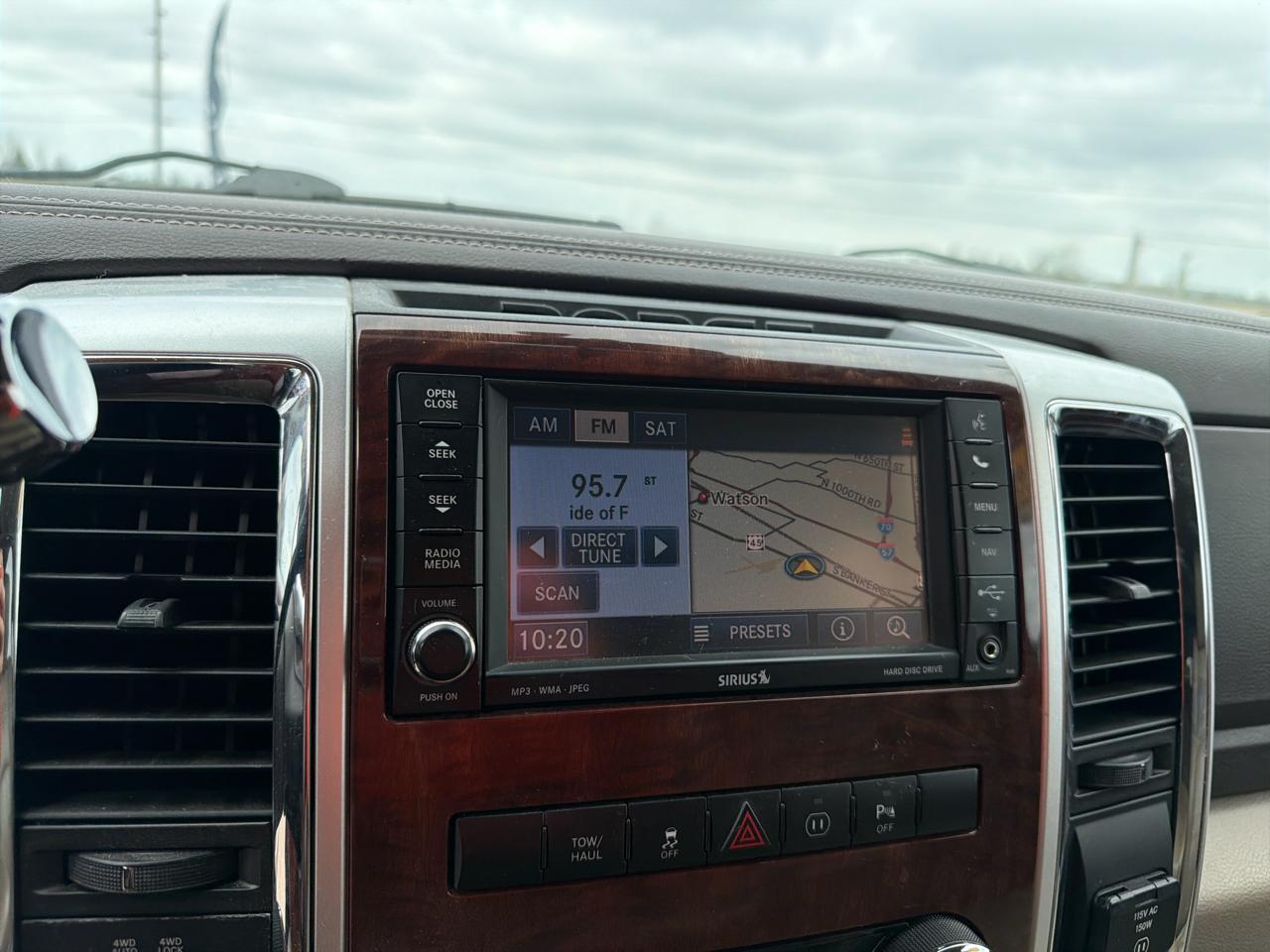 RAM 1500 4WD Crew Cab 140.5" Laramie 2011