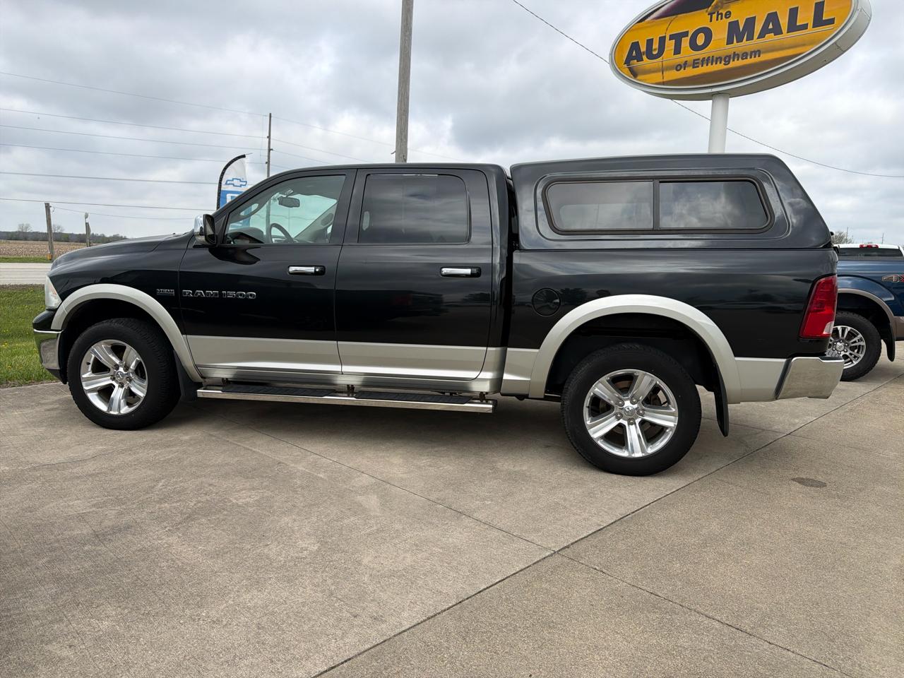RAM 1500 4WD Crew Cab 140.5" Laramie 2011