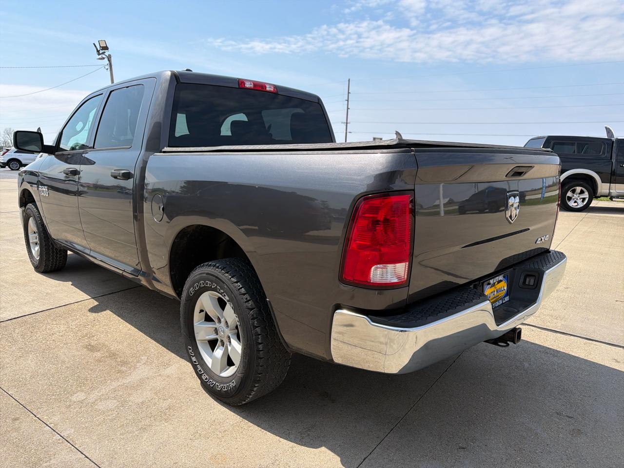 RAM 1500 4WD Crew Cab 140.5" Tradesman 2016