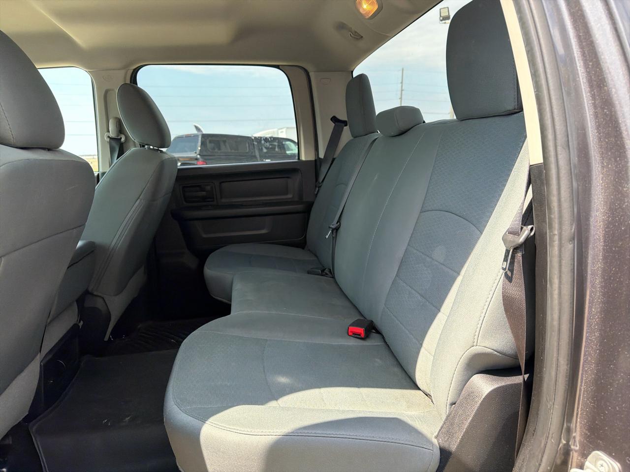 RAM 1500 4WD Crew Cab 140.5" Tradesman 2016