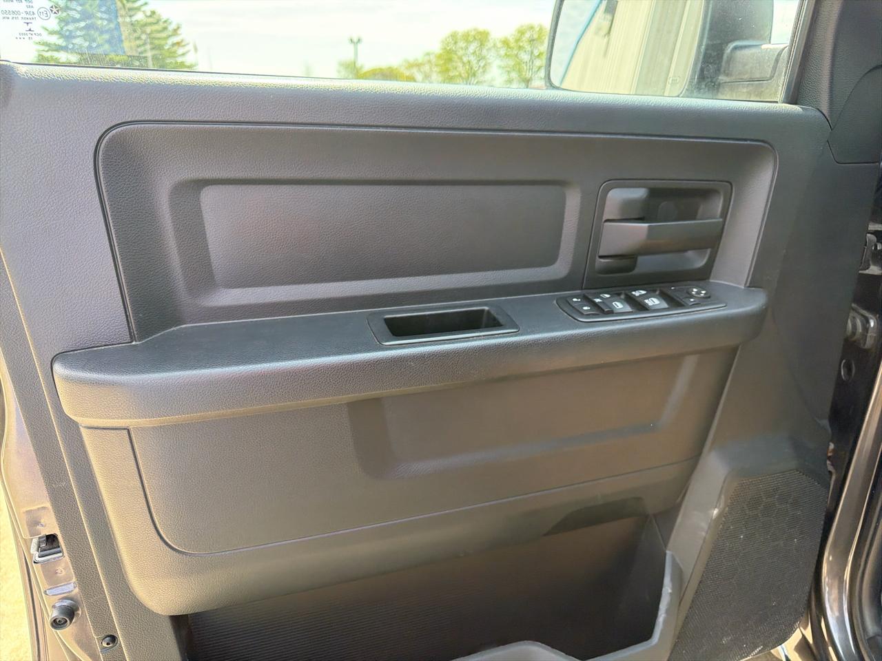 RAM 1500 4WD Crew Cab 140.5" Tradesman 2016