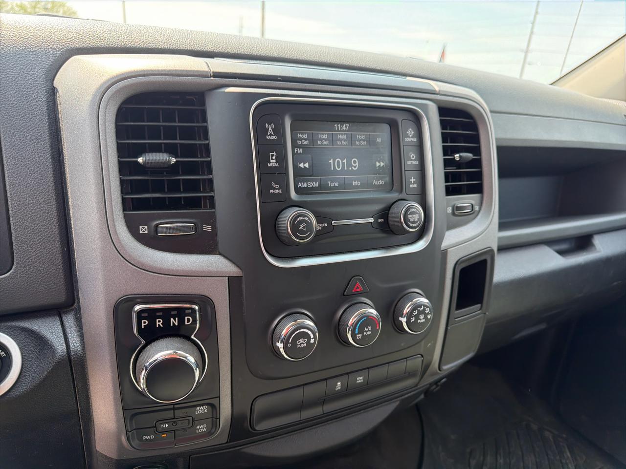 RAM 1500 4WD Crew Cab 140.5" Tradesman 2016