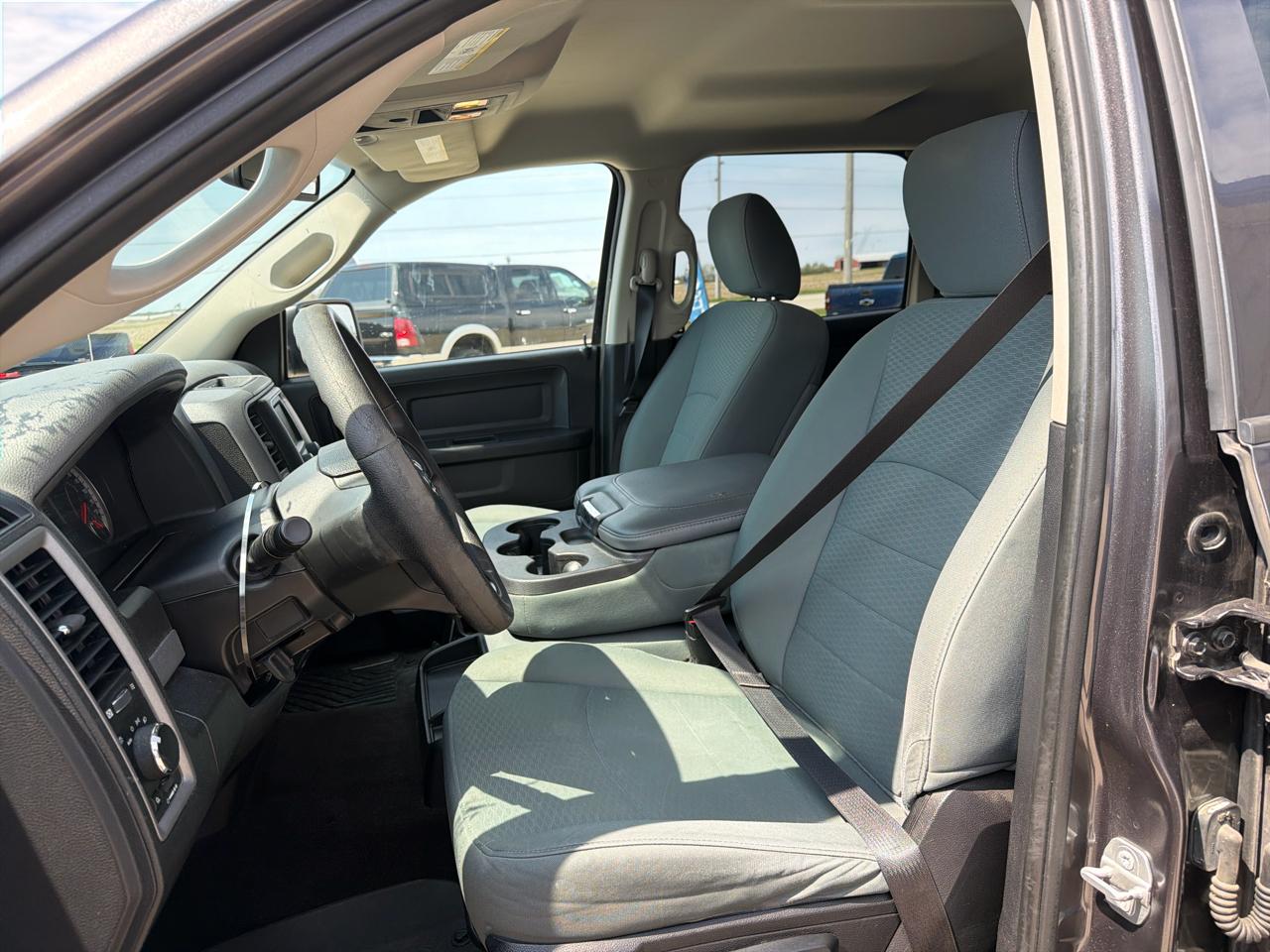 RAM 1500 4WD Crew Cab 140.5" Tradesman 2016