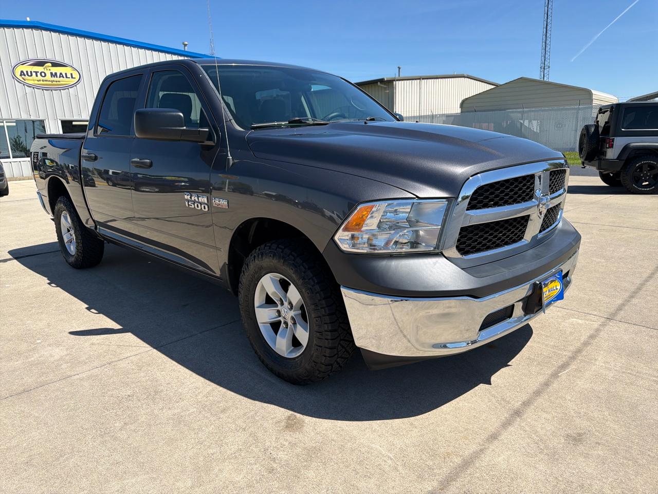 RAM 1500 4WD Crew Cab 140.5" Tradesman 2016