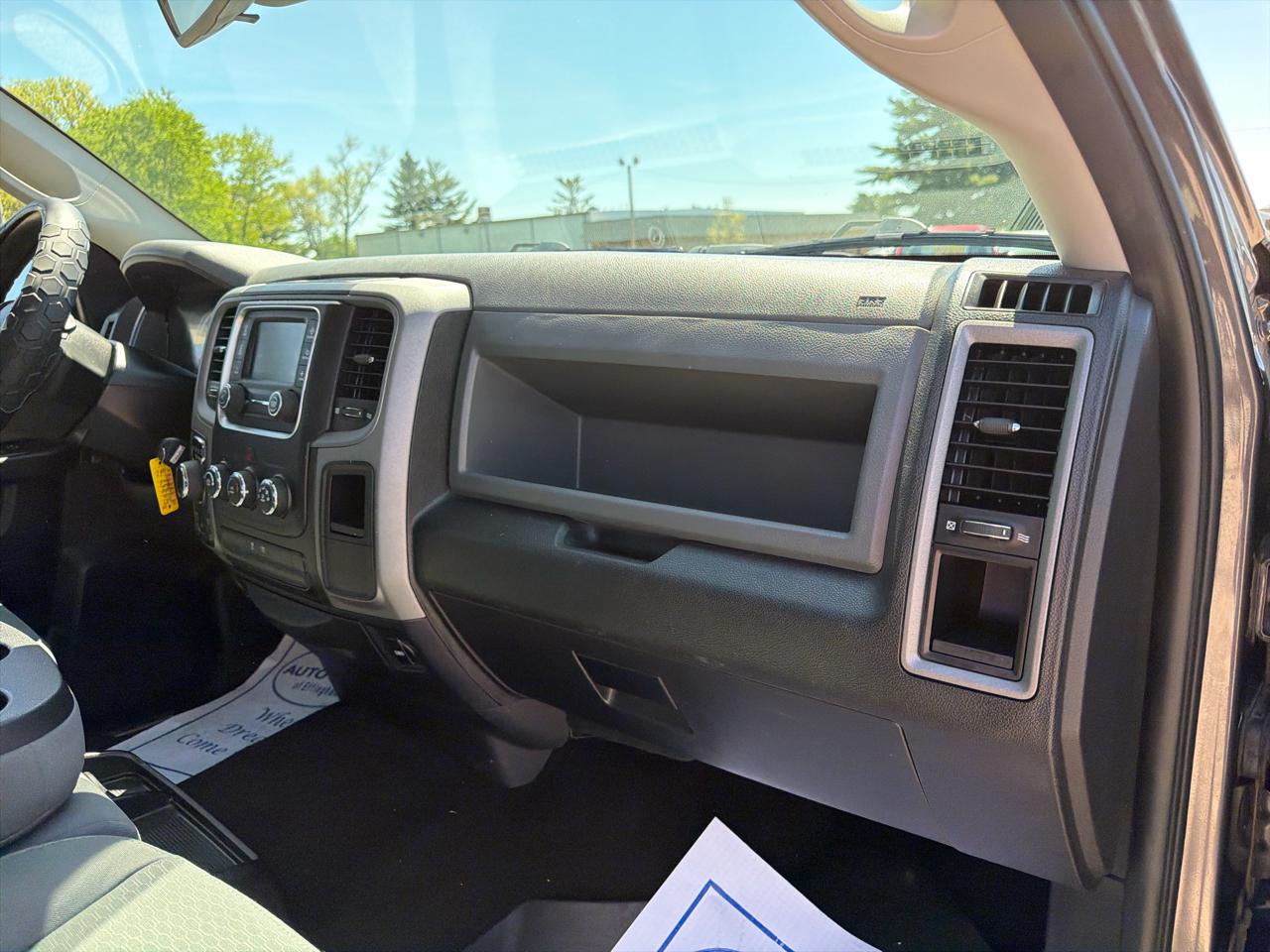 RAM 1500 4WD Crew Cab 140.5" Tradesman 2016
