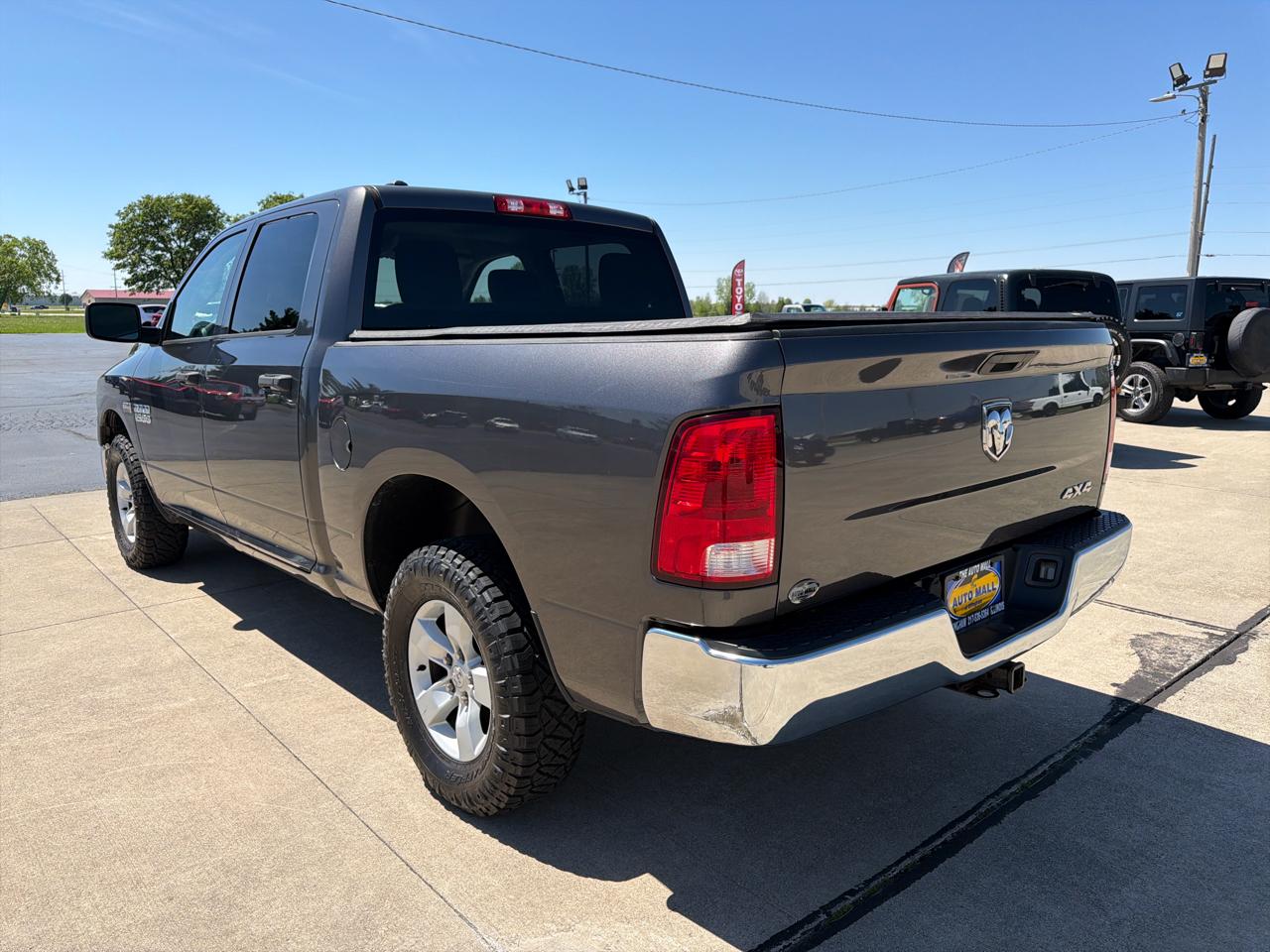 RAM 1500 4WD Crew Cab 140.5" Tradesman 2016