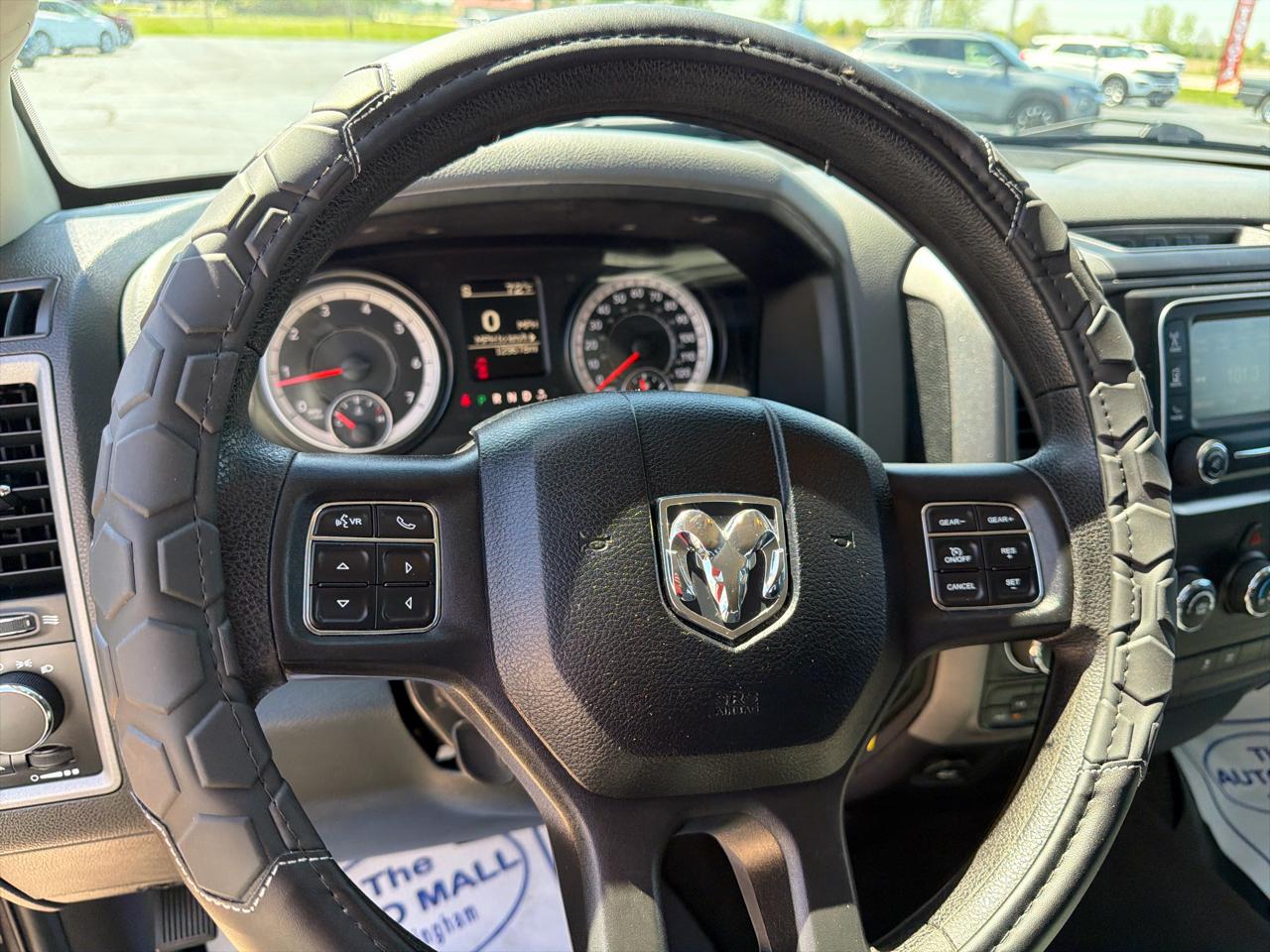 RAM 1500 4WD Crew Cab 140.5" Tradesman 2016