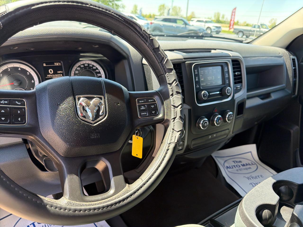 RAM 1500 4WD Crew Cab 140.5" Tradesman 2016