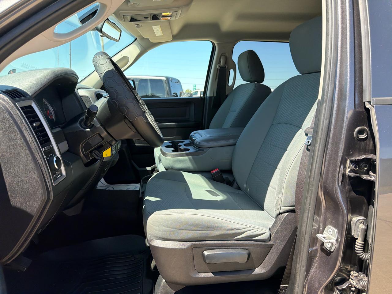 RAM 1500 4WD Crew Cab 140.5" Tradesman 2016