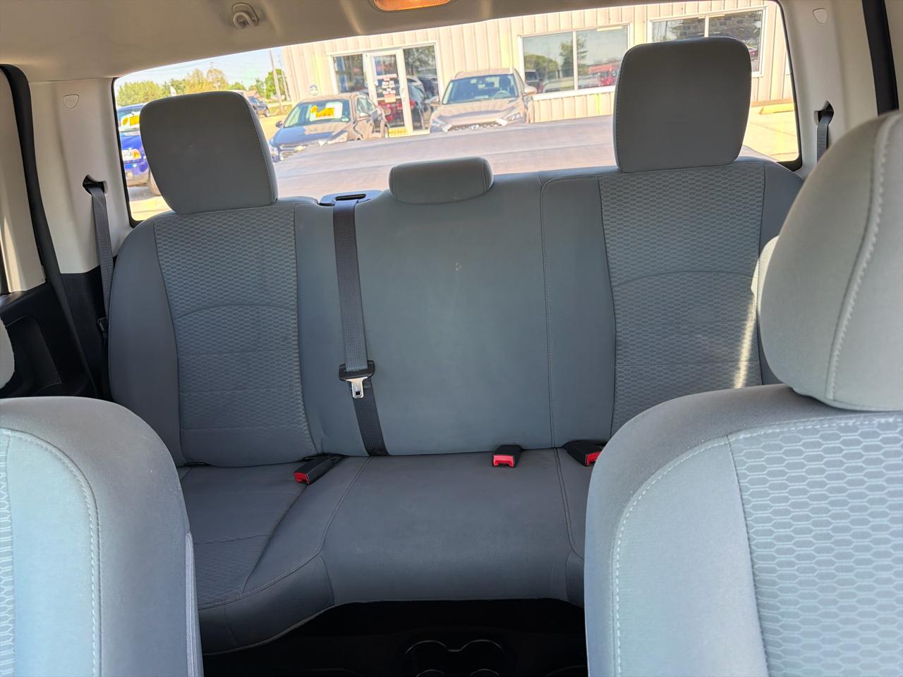 RAM 1500 4WD Crew Cab 140.5" Tradesman 2016