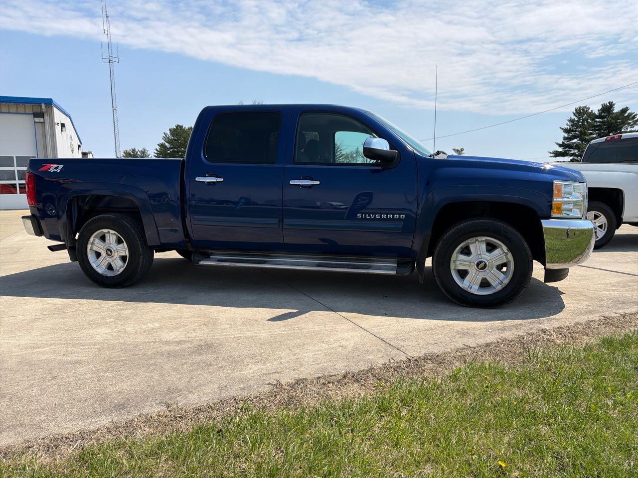Chevrolet Silverado 1500 4WD Crew Cab 143.5" LT 2012