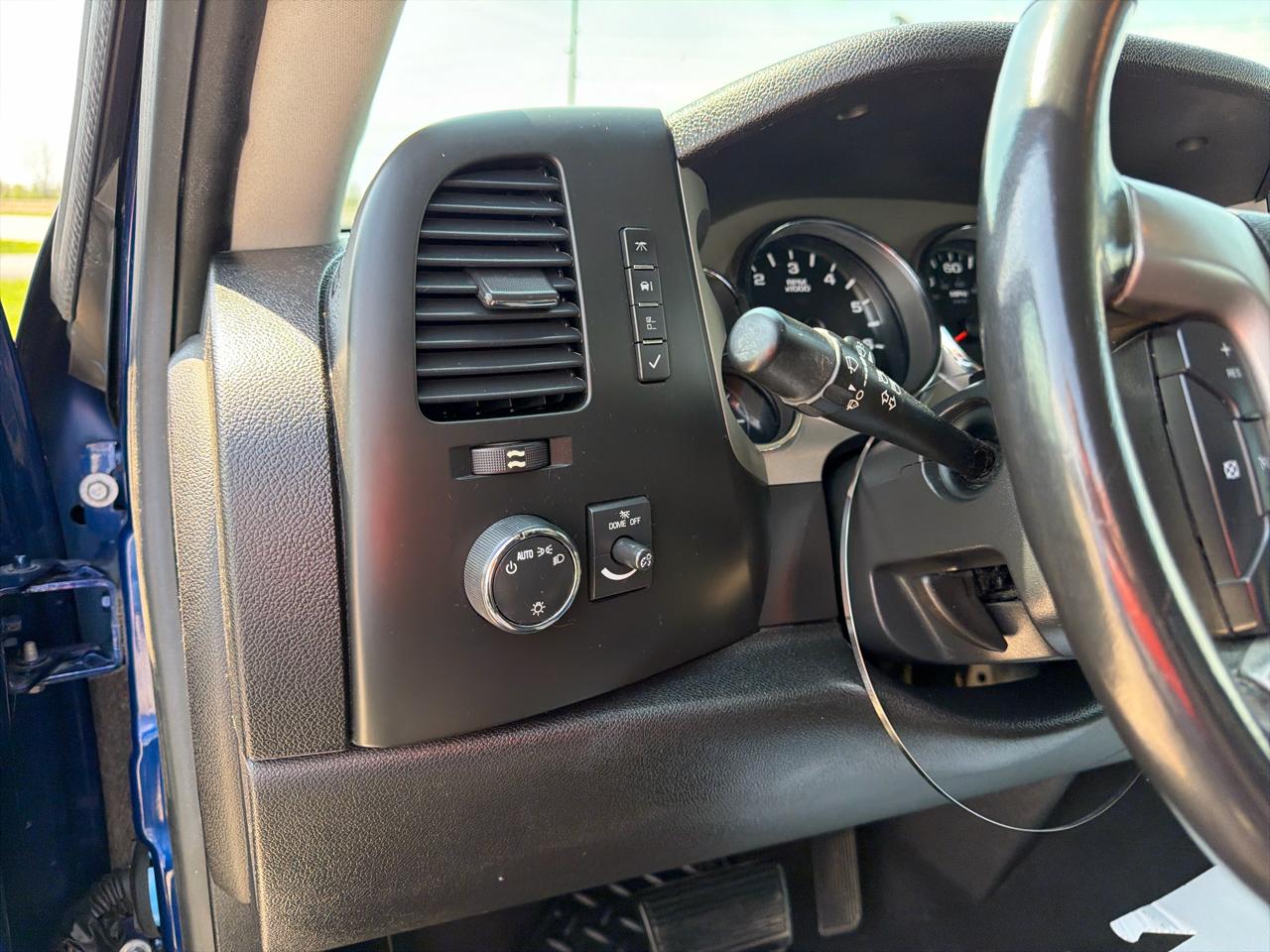 Chevrolet Silverado 1500 4WD Crew Cab 143.5" LT 2012